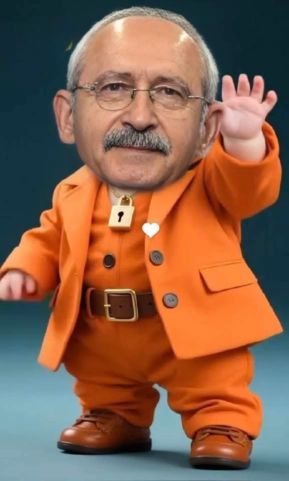 ZU6600731683447's tweet photo. @OneNewsweek @kilicdarogluk Bu ucubeyi mi favlayacağız? Hem de senin gibi sazanlar istediği için mi?😂😂😂😂 https://t.co/iMUFhRAV9q