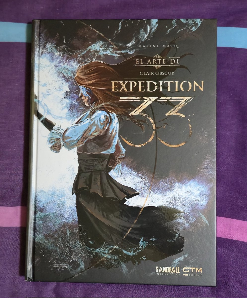 Al fin me ha llegado el magnífico libro de arte del GOTY de 2025 #Expedition33. Aunque llamarle libro de arte a esta maravilla de más de 300 páginas, es quedarse corto ya que abarca mucho más que su arte. Recomendado a todos los fans.        ❤️ <a href="/SandfallGames/">Sandfall Interactive - CO:E33 out now!</a> ❤️