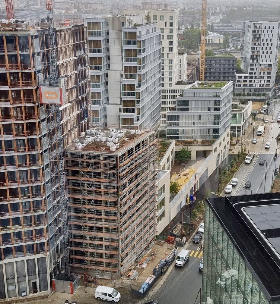 DuprDominique2's tweet photo. đ§ IL FAUT CHOISIR Soit on privilĂ©gie un #Paris plus vert, soit on choisit de construire et #densifier toujours davantage. Le candidat PS le dit lui-mĂȘme : il sera un maire BĂTONNEUR. Cette majoritĂ© continue sa fuite en avant vers toujours + de densitĂ© et de #bĂ©ton. #Alternance https://t.co/Suk2sqDjj4