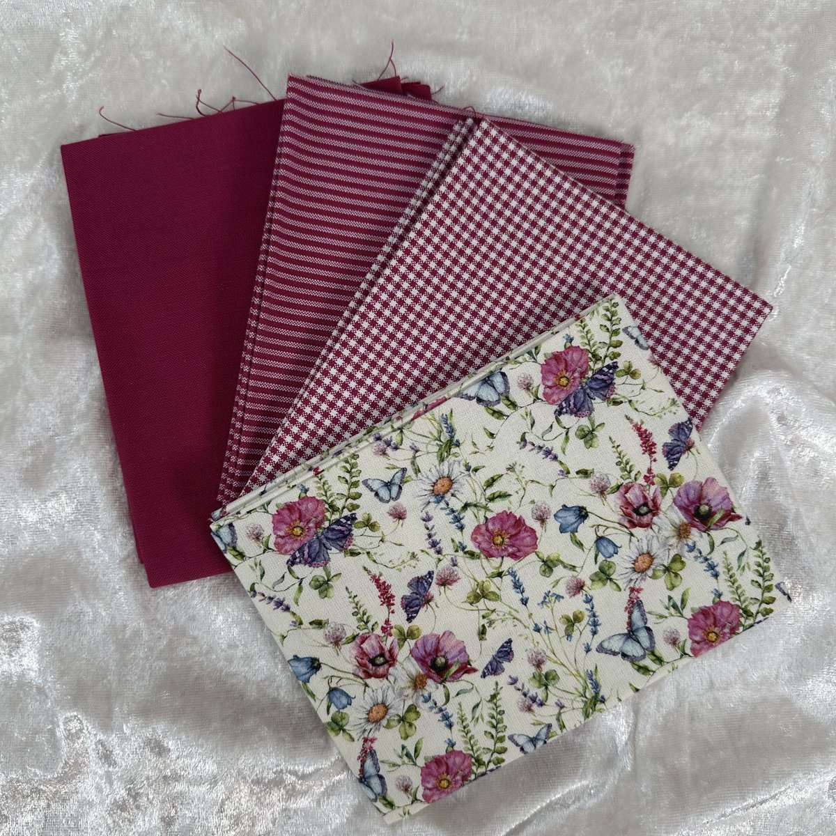 KammerStoff's tweet photo. Stoffpaket „Florenz“ – 12 Fat Quarter Baumwollstoffe von Westf von StoffKammer 
 https://t.co/8Ezbr2SZ0E via @Etsy https://t.co/K3cySvfdaj #werbungineigenersache #nähen #stoffeonline https://t.co/BFHY6waJcT