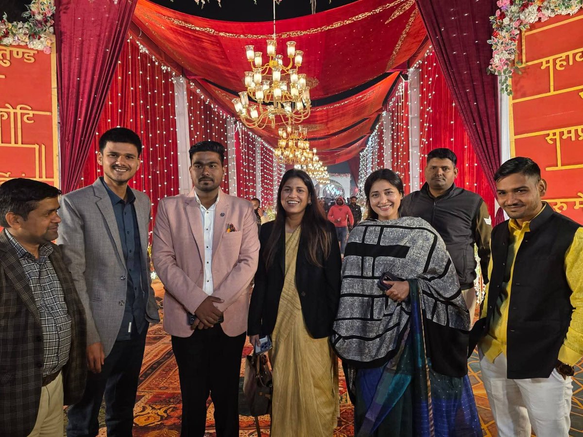 जनेश्वर मिश्र पार्क, लखनऊ में आज पूर्व मंत्री श्री सीएल यादव जी के सुपुत्र के विवाह समारोह में पहुंच कर परिवारजनों को शुभकामनाएं प्रेषित की।।