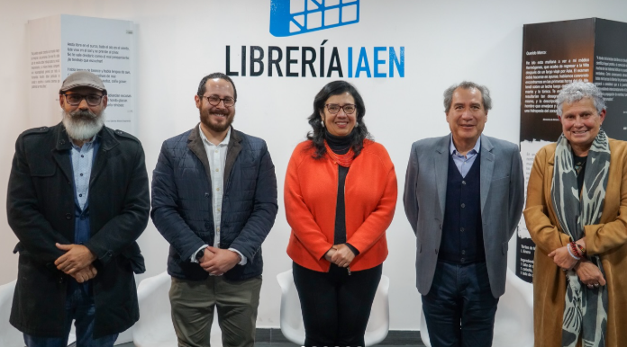 UIDE's tweet photo. Nuestro director del #IRLAB, @SCarrancoP participó como panelista en Venezuela Post 3-E, un conversatorio impulsado por @IAENUniversidad que discutió soberanía y reordenamiento hemisférico. Fortalecemos la presencia docente en foros estratégicos.
Conoce➕ https://t.co/Yz68VkLYlD https://t.co/21cuUZyweO