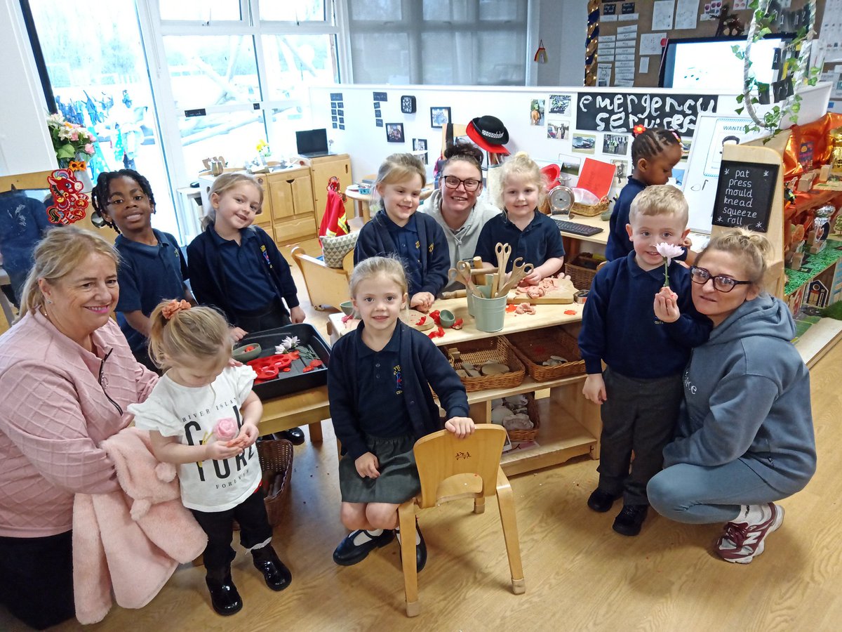 Miss Taylor tweet media