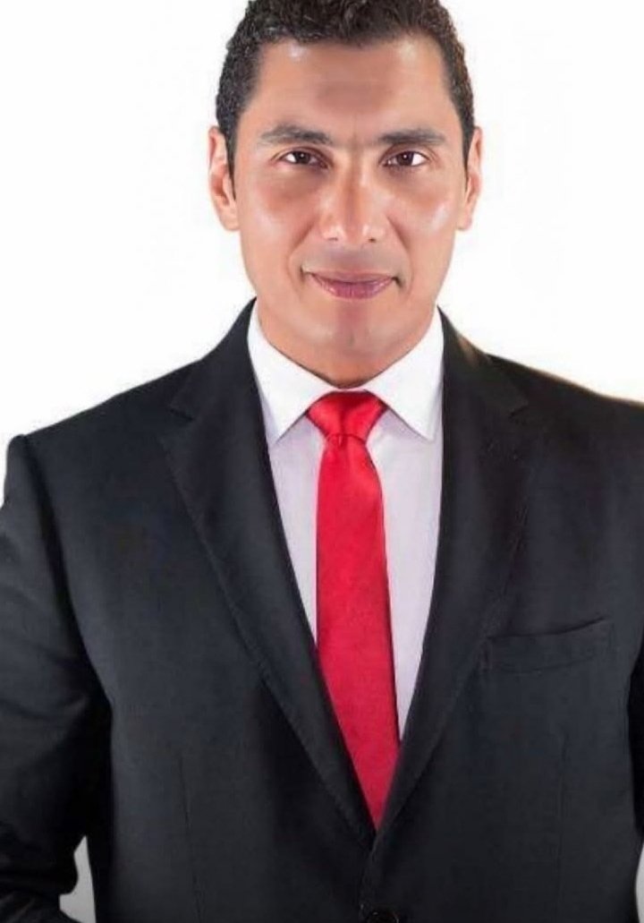 هايل هايل طب وبعدين؟
ياترى هيحب ويكره؟
هيخلى الماتشات الدورى بالسعة الكامله للجماهيرأو هيخلى أرضية الملاعب تصلح للعب عليها بدل ماهى منقرة ومرشوشه لون 
أصل أنا ماليش دعوة هو هيعمل ايه
أنا ليا اللى يخصنى كفرد من الجمهور 
محدش يقولى هو مالوش دعوة دى من اختصاصات اتحاد الكرة
✍️بيرى