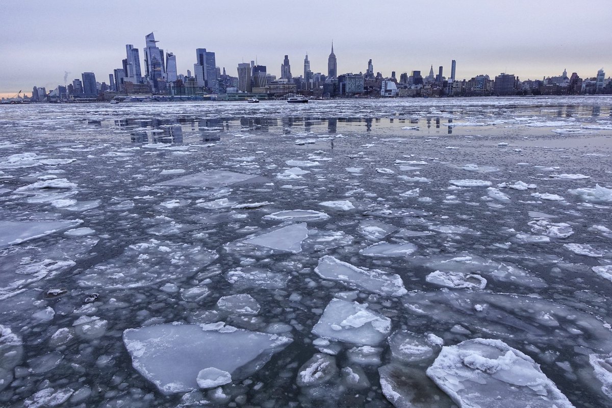 GaryHershorn's tweet photo. Lots of ice floating in the Hudson River Tuesday morning in New York City #newyork #newyorkcity #nyc #icefloe https://t.co/PIVA7zrDOB