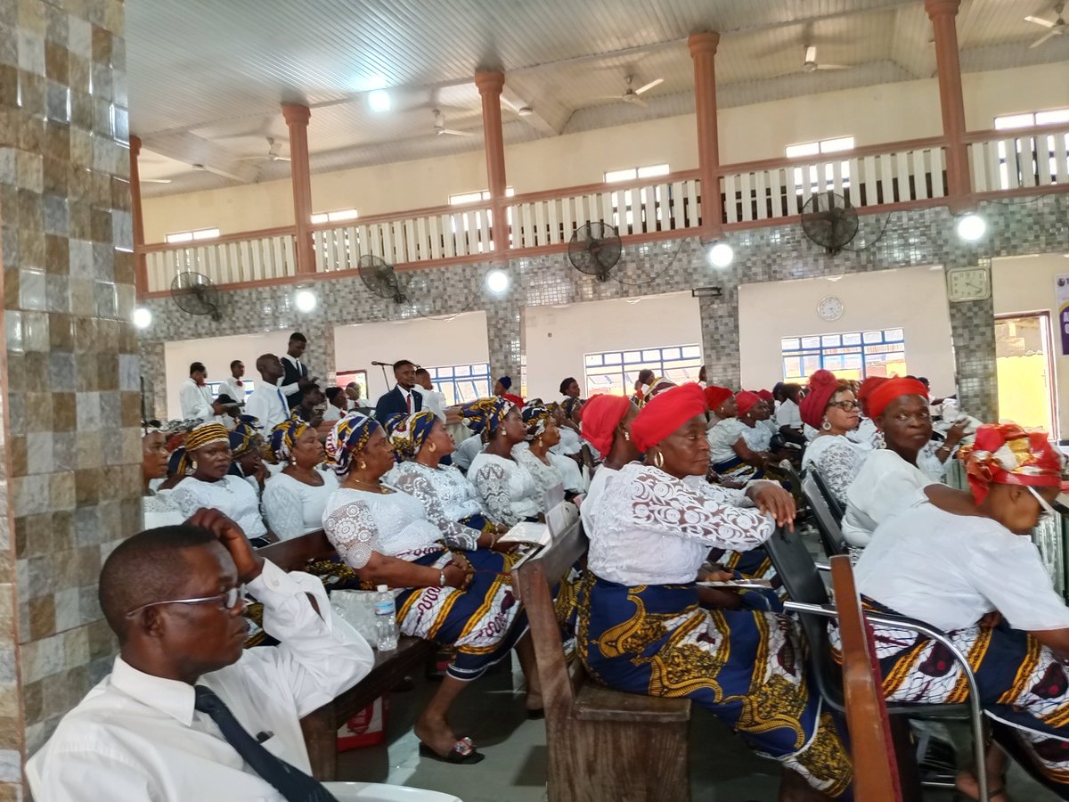 CreativityDavid's tweet image. The Apostolic Church, Atabong Eket, recognized Akwa Ibom State Commissioner for Sports, Elder Paul Bassey, with Excellence Award in recognition of his invaluable contributions to the growth and development of the church. Sports Boss dedicated the Award to Governor Umo Eno.
