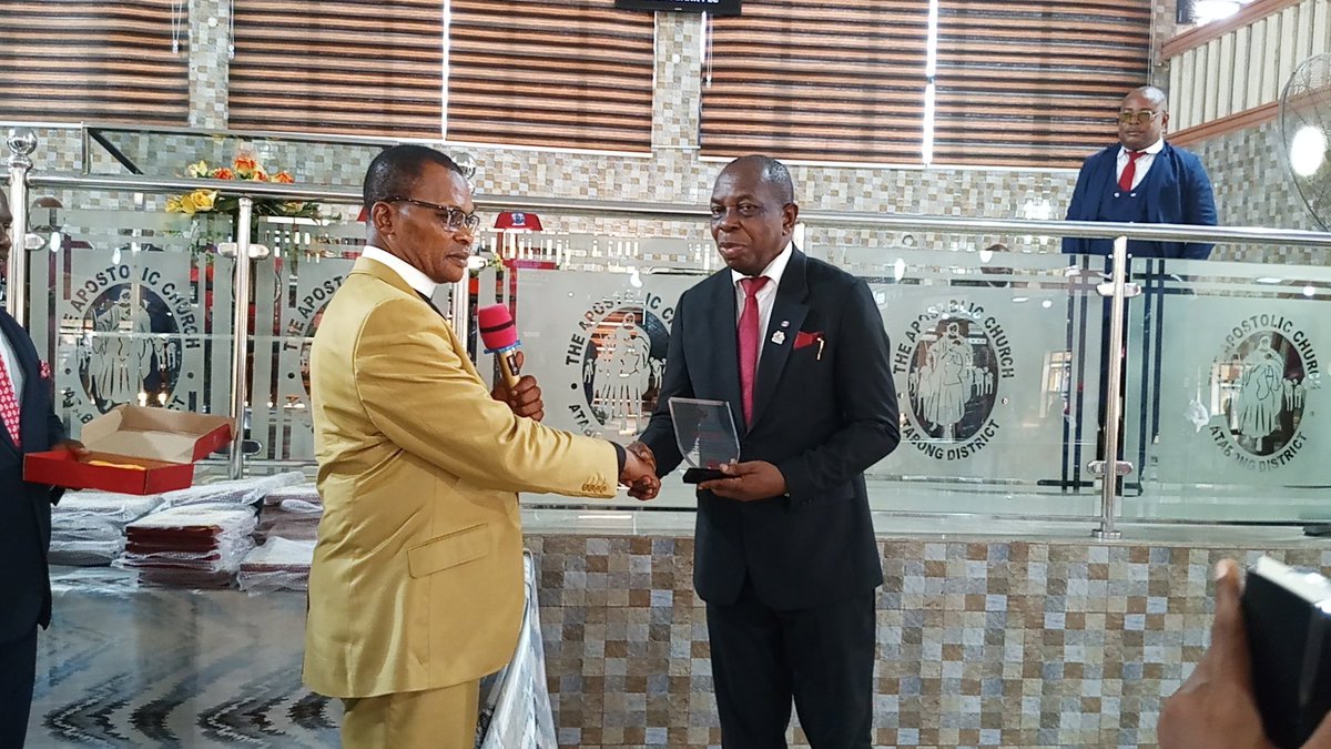 CreativityDavid's tweet image. The Apostolic Church, Atabong Eket, recognized Akwa Ibom State Commissioner for Sports, Elder Paul Bassey, with Excellence Award in recognition of his invaluable contributions to the growth and development of the church. Sports Boss dedicated the Award to Governor Umo Eno.