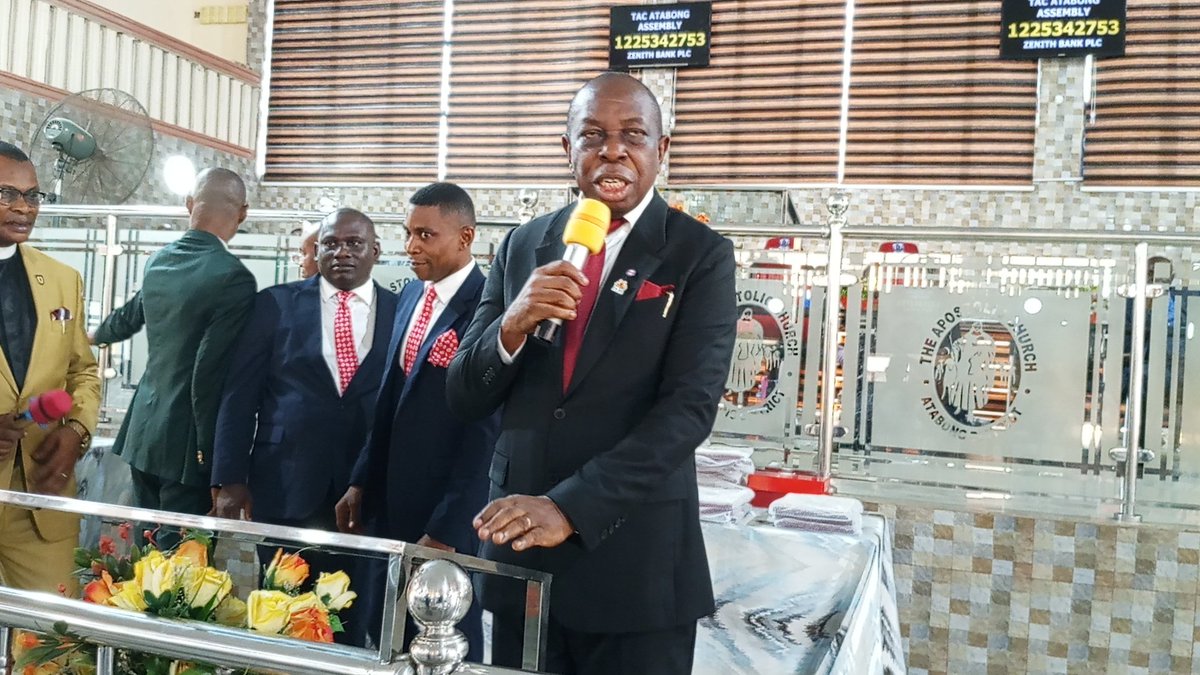 CreativityDavid's tweet image. The Apostolic Church, Atabong Eket, recognized Akwa Ibom State Commissioner for Sports, Elder Paul Bassey, with Excellence Award in recognition of his invaluable contributions to the growth and development of the church. Sports Boss dedicated the Award to Governor Umo Eno.