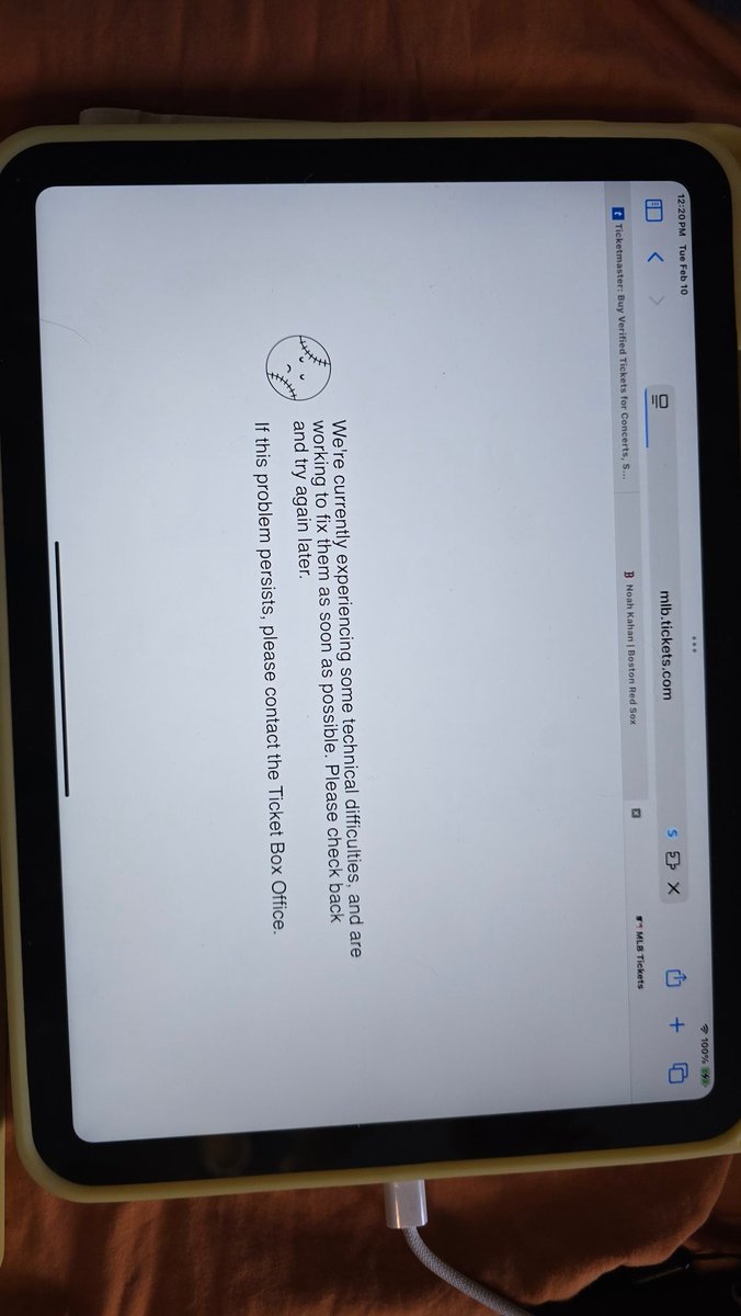 ratatwowee's tweet photo. @NoahKahan this happened 3 times. and now nothing is left. I'm devastated to say the least https://t.co/L9XQj42zmx