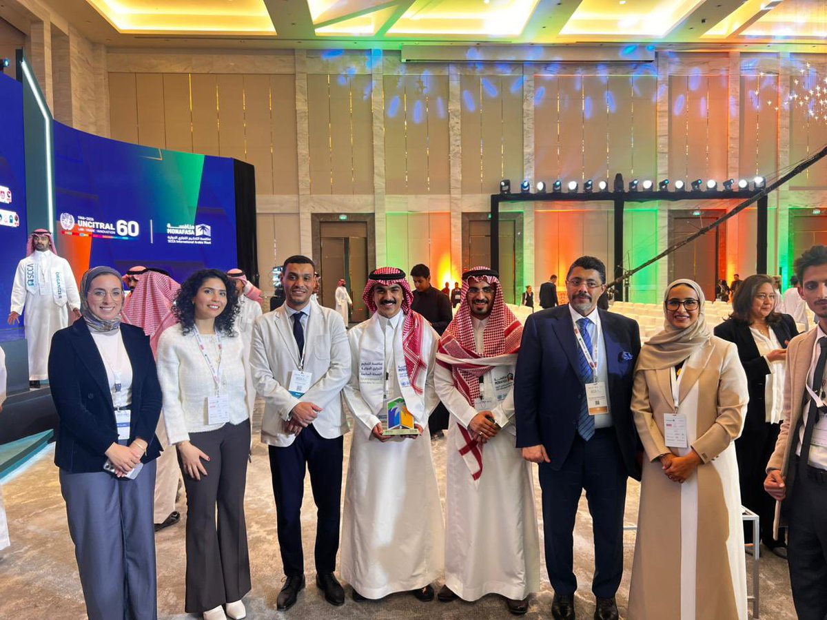 حاتم tweet media