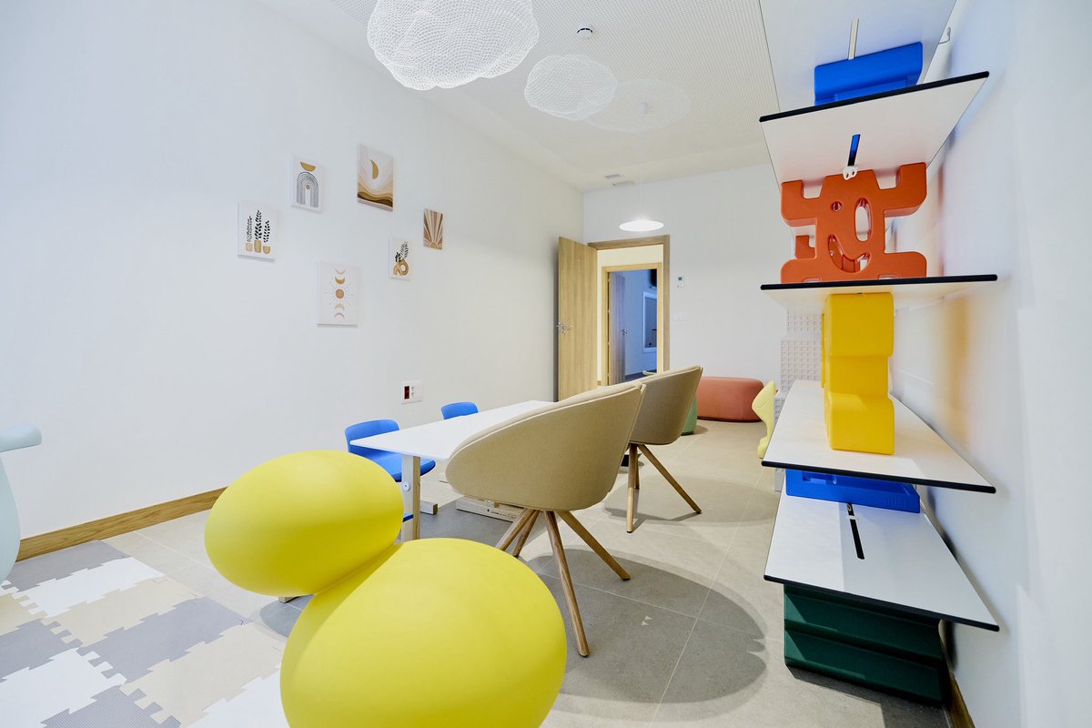 🤝 Barnahus modeloaren sortzaileak Gasteizko baliabidea bisitatu du gaur, eta Eusko Jaurlaritzako, Aldundiko eta Udaleko ordezkariekin hitz egin du. Lucho Royero Gizarte Politiketako zinegotziak parte hartu du topaketan.

🇮🇸 En la visita Bragi Guðbrandsson ha podido conocer el