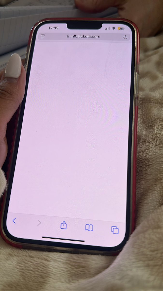 aescereal's tweet photo. is anyone’s screen stuck like this on the mlb site for noah kahan at fenway?? DO I REFRESH?? https://t.co/LmZreLsGBY