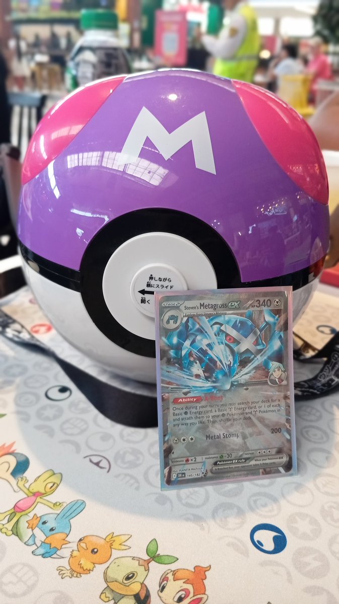 oso_osu's tweet image. Después de mucho, jugando #pokemontcg
Gracias cebtro comercial por no sacarnos de la mesa(?) y la #masterball  es una palomera de la película Mewtwo Strikes Back Evolution (si la ver. 3D de la 1ra peli de Pókemon)
bonito regalo uwu
#TCG #Pokemon #Collectibles