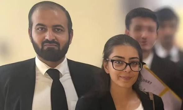 Ahmad_Noorani's tweet image. میرے اور آپ کے بنیادی حقوق کیلیےبغیر کسی مفاد یا طمع کے لڑنےوالےیہ دونوں نوجوان وکیل بغیر کسی جرم کے جیل میں بند ہیں۔ ہم سب کو مل کر ان کی رہائی کیلیےآواز اٹھانی ہو گی۔

جنرل عاصم منیر ایمان مزاری سے بُری طرح خوفزدہ ہے اور اس نوجوان وکیل کو اپنے ناجائز اقتدار کیلیےخطرہ سمجھتا ہے۔