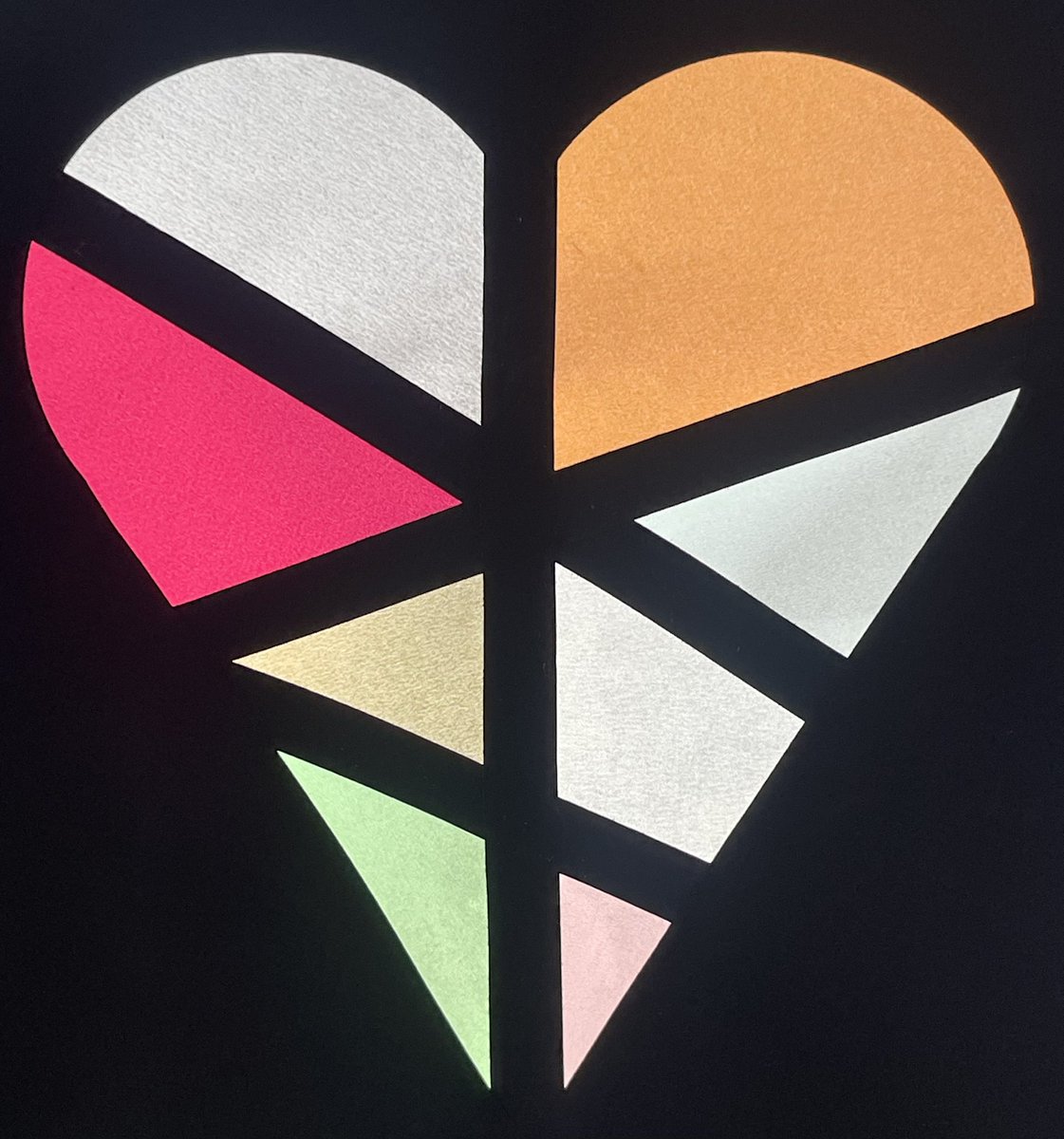 PaperPerci's tweet photo. Valentines crafts
I tried out something new, used vellum paper to do a papercraft to to something similar to stained glass. Think it came out pretty cool. Also some cranes with hearts on the tip of the wing. https://t.co/dVodYMWKQQ