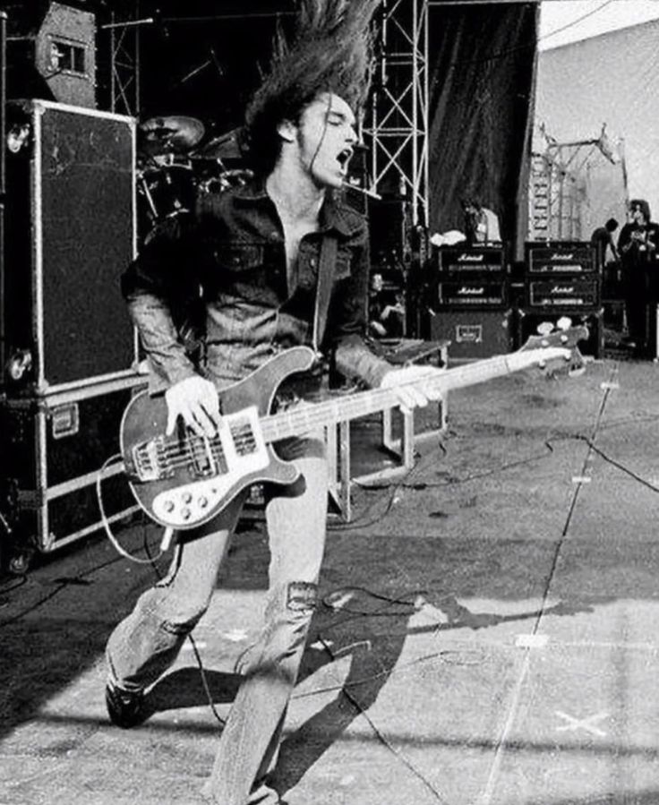 chileanhorsemen's tweet image. Celebremos al profesor de música de James, Lars &amp;amp; Kirk; el complemento perfecto para estos tres amigos.   Palabras sobran y faltan a la vez para destacar a este genio carismático.

Larga vida a The Major Rager on the four-string motherf** !!

#TheChileanHorsemen 
#LocalChapter78