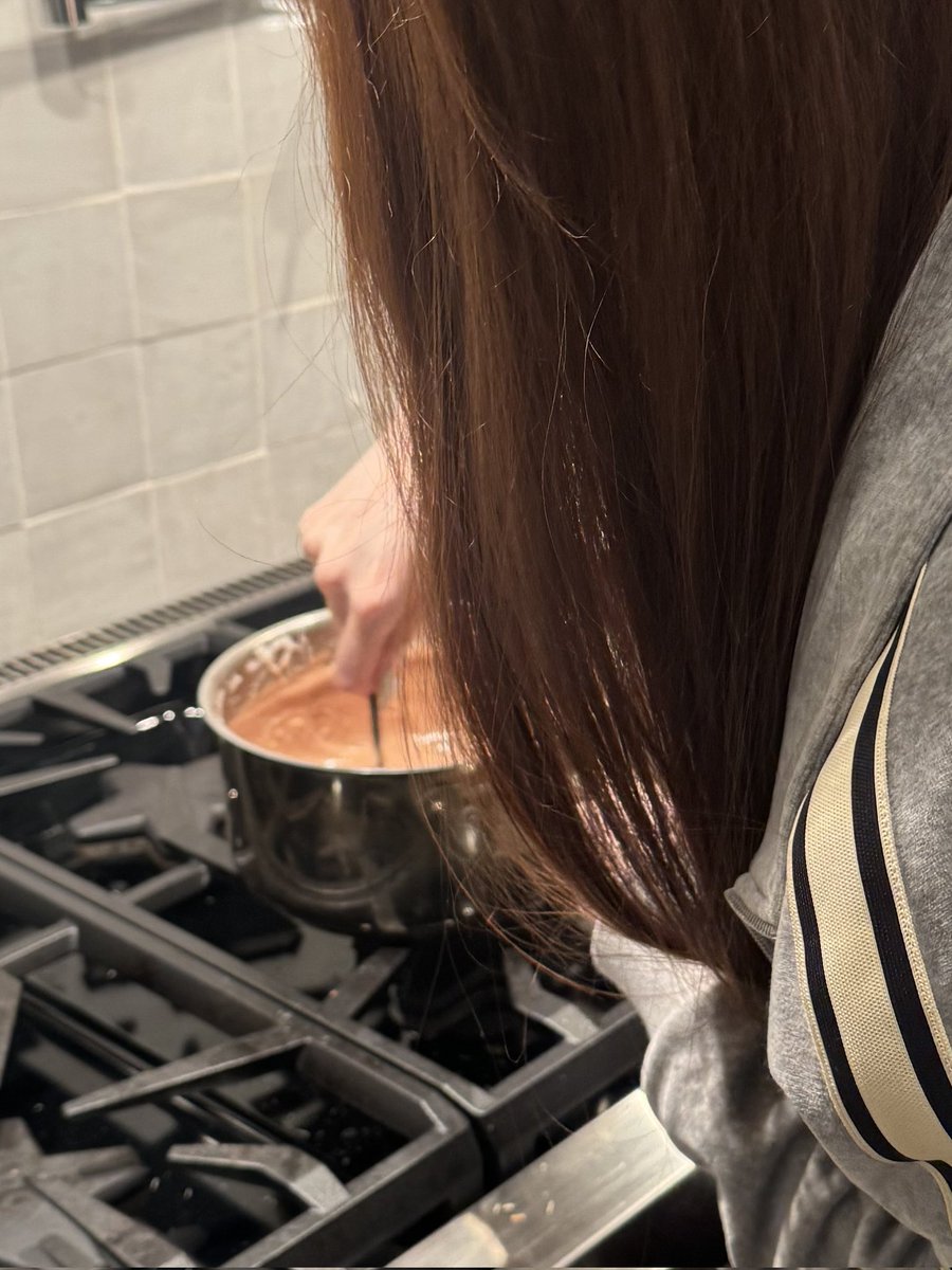 youngseoie's tweet photo. Chat is there any Dujjonku in Dubai https://t.co/KIBKR2n4yR
