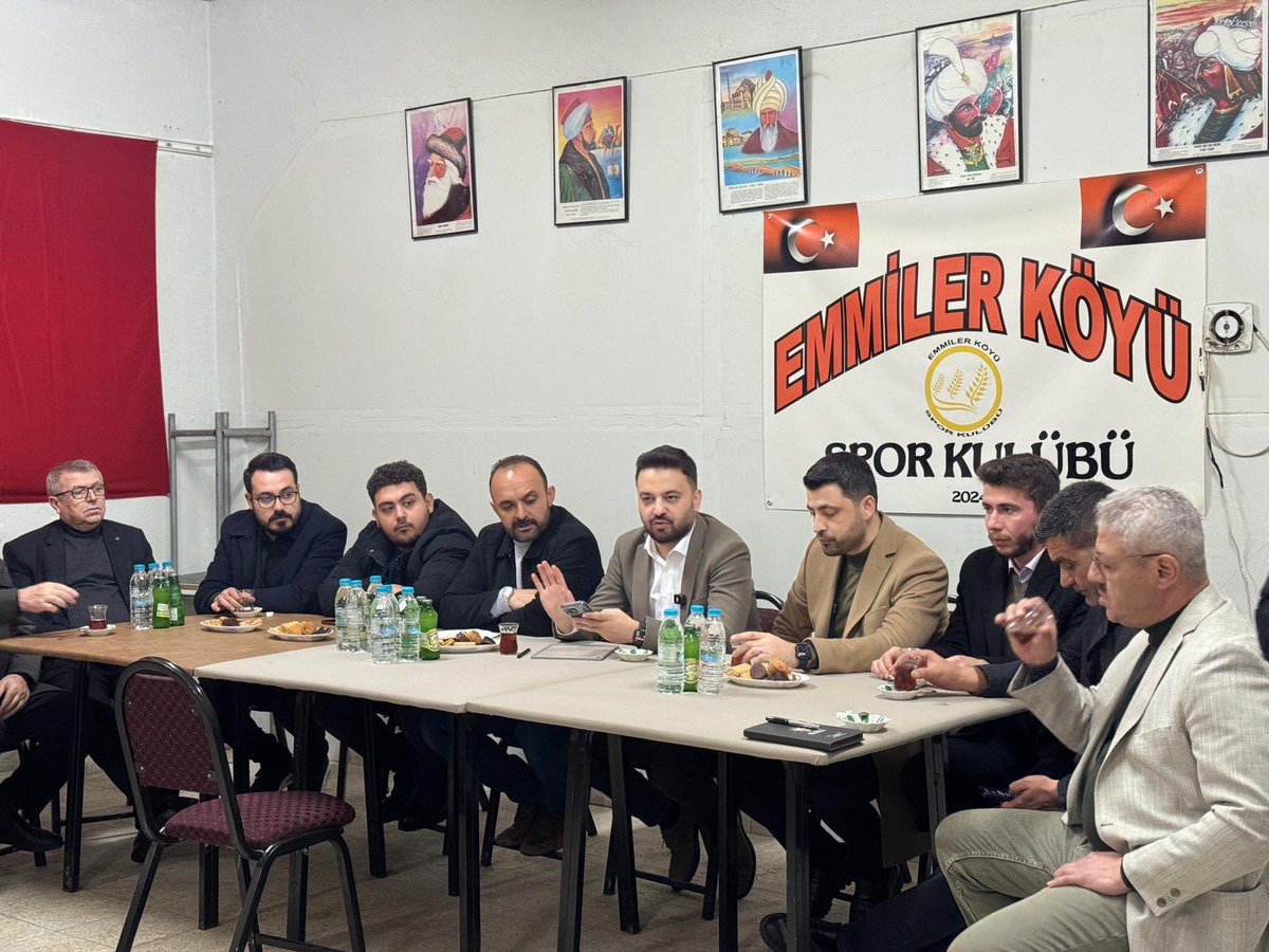 av_mfa's tweet photo. 📍Emmiler Köyü

Gülşehir İlçe Başkanımız @BalakTuran , İl Gençlik Kolları Başkanımız @NecatiYurtbilir , İl Teşkilat Başkanımız Bayram Yılmaz, Gülşehir koordinatörlerimiz Mehmet Selman Kuzay ve Memduh Toksever ile birlikte Emmiler köyümüzde hemşehrilerimizle bir araya geldik.

Sıcak çayların, samimi muhabbetlerin ve içten tebessümlerin eşlik ettiği buluşmada gönül bağımızı daha da güçlendirdik. Her hanede hissedilen misafirperverlik, her sohbette görülen dava şuuru bizlere umut ve kuvvet verdi.

Rabbim birlik ve beraberliğimizi daim eylesin. Emmilerli hemşehrilerimize gönülden teşekkür ediyorum.