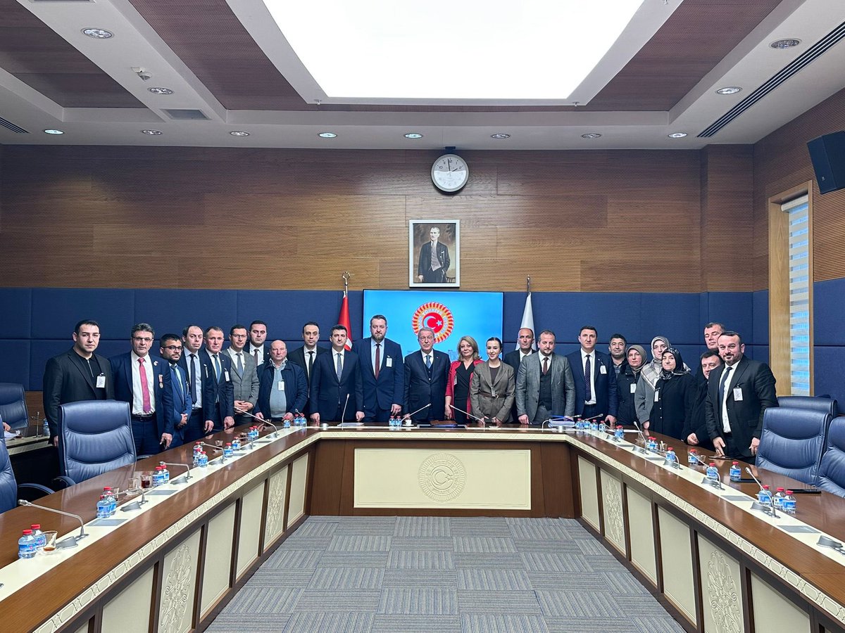 Milli Savunma Komisyonu Başkanımız Sn.Hulusi AKAR’ın başkanlığında;

Şehit Gazi Birlik Sendikasının kıymetli temsilcileri ile  Gazi Meclisimizde görüştük. 
Çalışmaları anlattık, talepleri dinledik. 🇹🇷