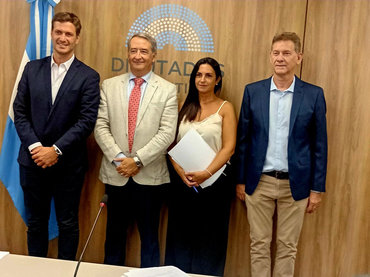 MODESOCtes's tweet photo. 📌 Comisiones de la Cámara de Diputados – Año 2026

@DiputadosAR definió las autoridades de las comisiones de trabajo para este año 2026.

En la Comisión de Asuntos Constitucionales, el diputado nacional por Corrientes Dr. @DiogenesGCtes fue designado como Vicepresidente, 🇦🇹 https://t.co/vfV0KKyJ7E