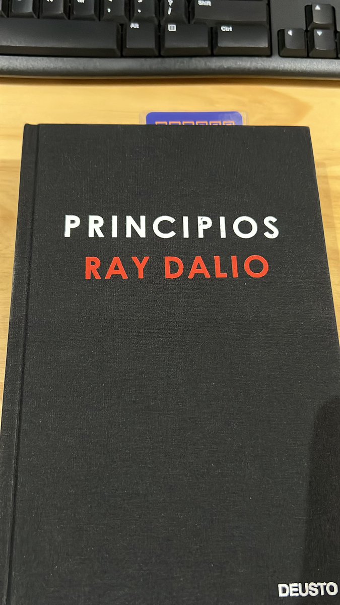 Ecordero21_'s tweet photo. Empezándolo y está muy interesante. Es increíble el hecho de poder tener un vistazo a la mente de una persona con tanta experiencia. https://t.co/tX6TFan21d
