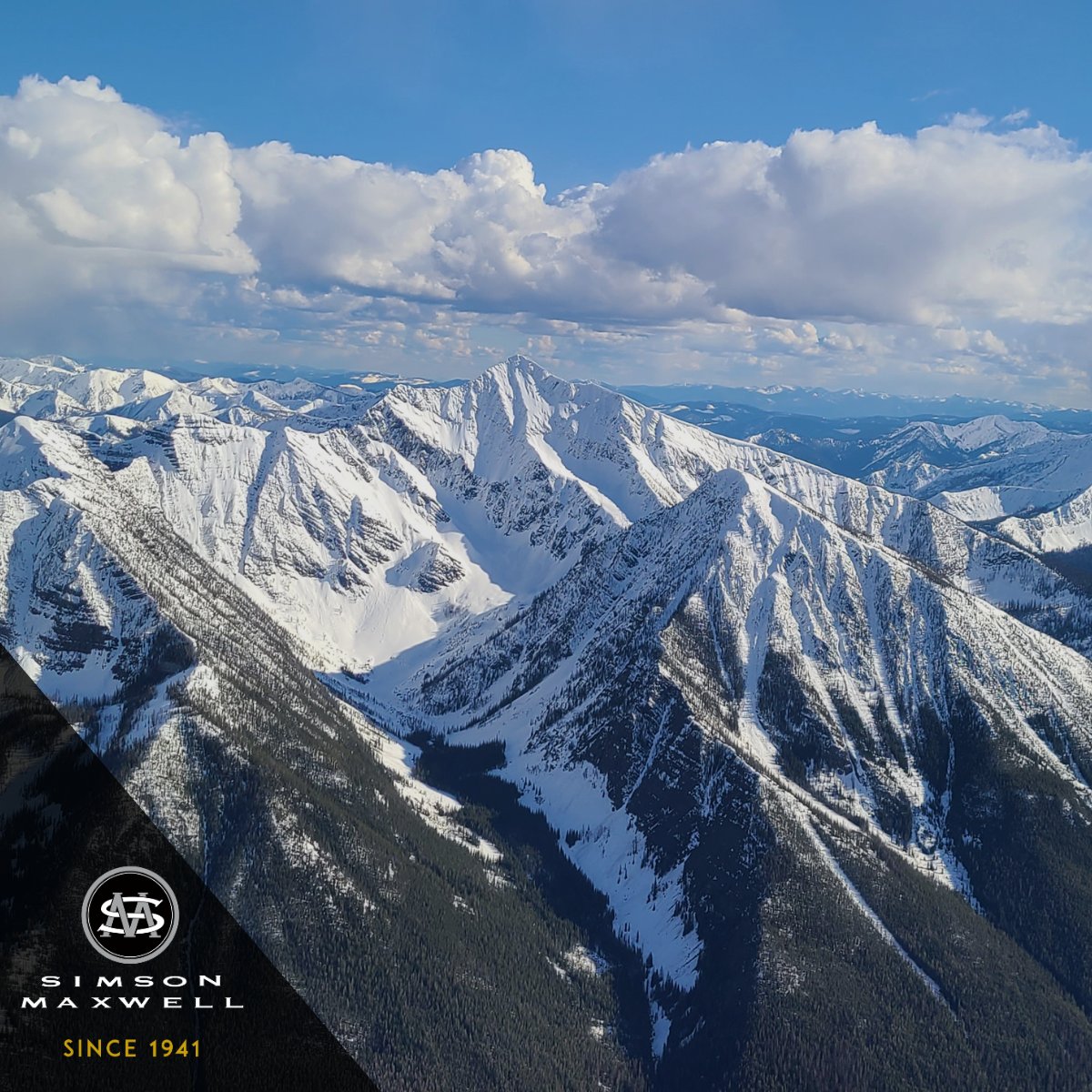 SimsonMaxwell's tweet image. Sky is the limit. Literally. ⛰️✈️

Throwback to a mountaintop service call at a remote BC site, where our team flew in to service two gens.

Remote, rugged, and exactly where we love to work.

#SimsonMaxwell #GeneratorService #RemotePower #FieldService #PowerGeneration