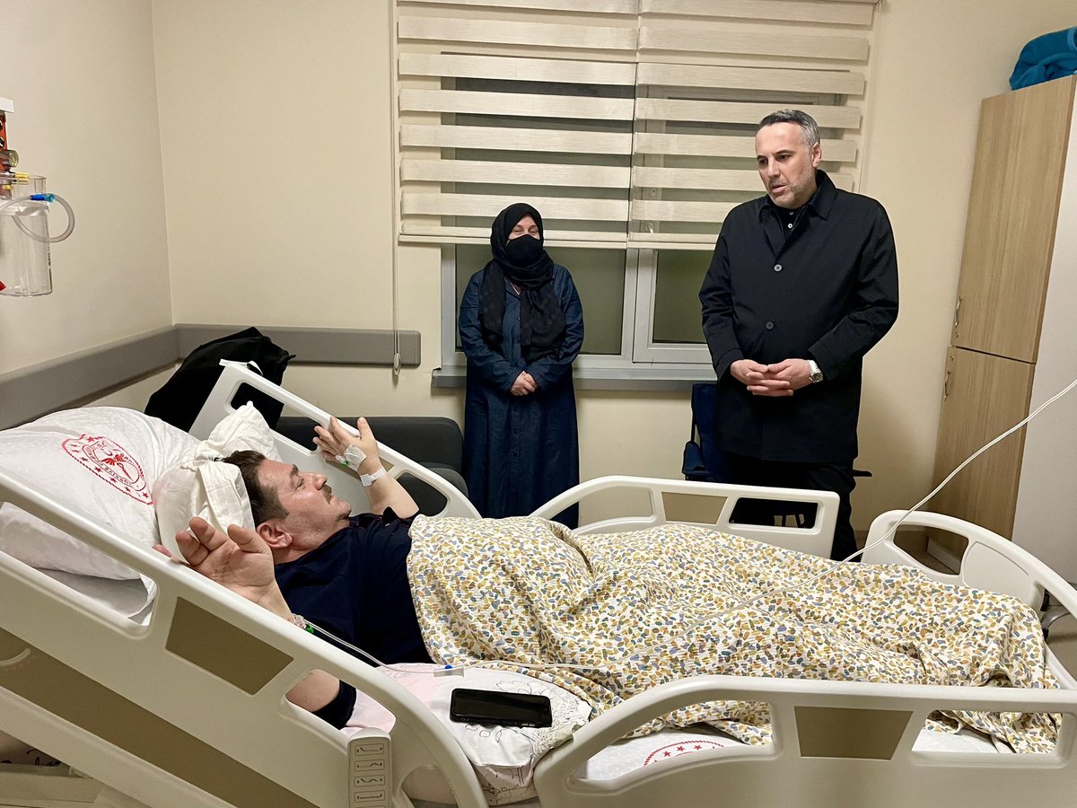 📍Sakarya Eğitim ve Araştırma Hastanesi 

Geçirdiği operasyon sonrası tedavi süreci devam eden İl Milli Eğitim Müdürümüz Coşkun Bakırtaş’ı ziyaret ettik.

Kıymetli Hocamıza geçmiş olsun dileklerimi iletiyor, acil şifalar temenni ediyorum.

Rabb’im tedavi altındaki tüm