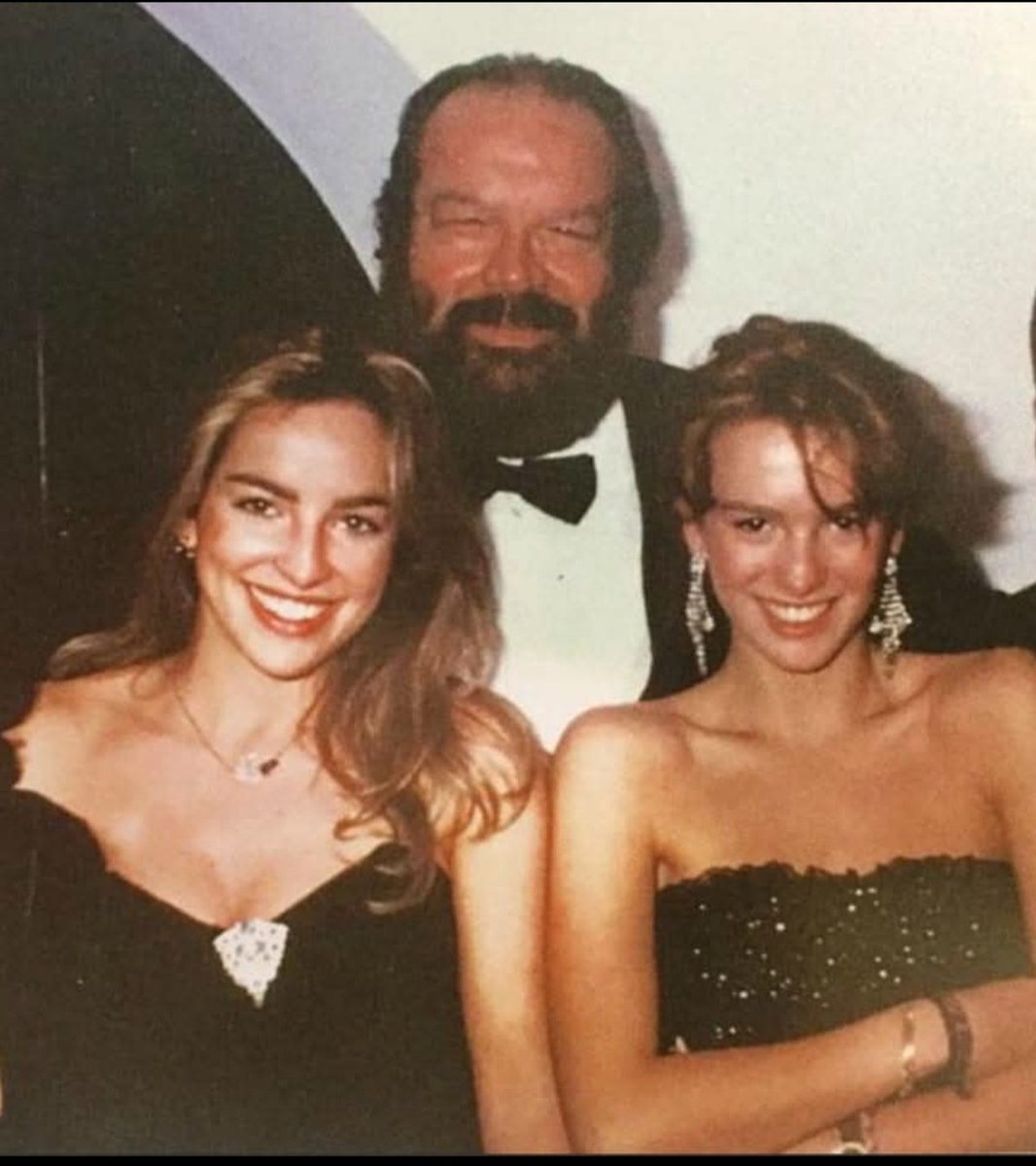 PilloleRoma's tweet image. Dite alla signora #BauBau che #BudSpencer era bello, che ha le figlie bellissime e che è italianissimo
#montaruli