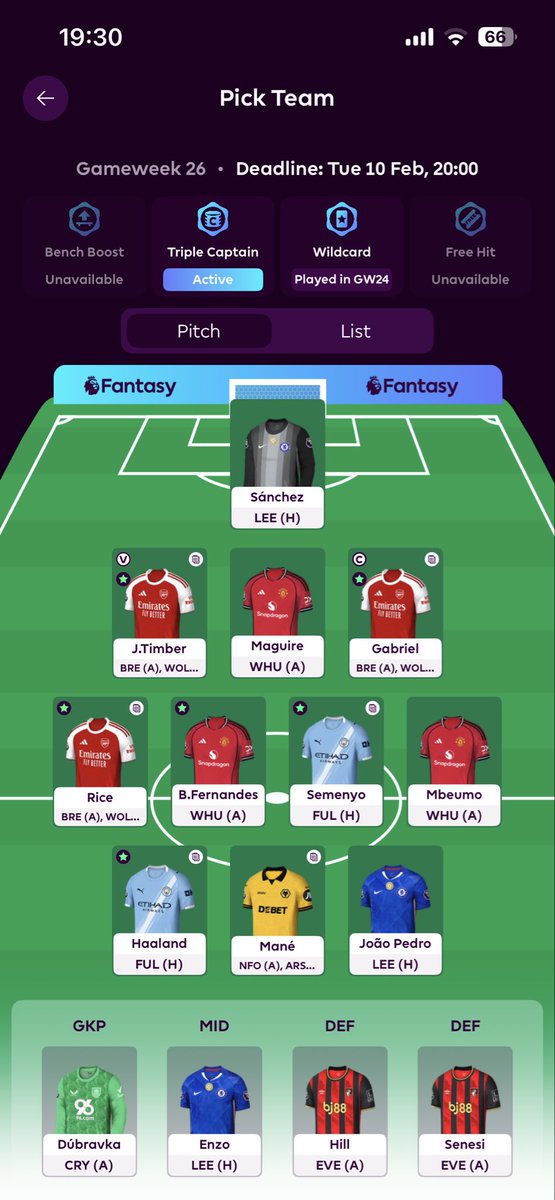 Designerama_'s tweet photo. @FFH_HQ Bench Enzo? Play Maguire? https://t.co/66sSPp43hI