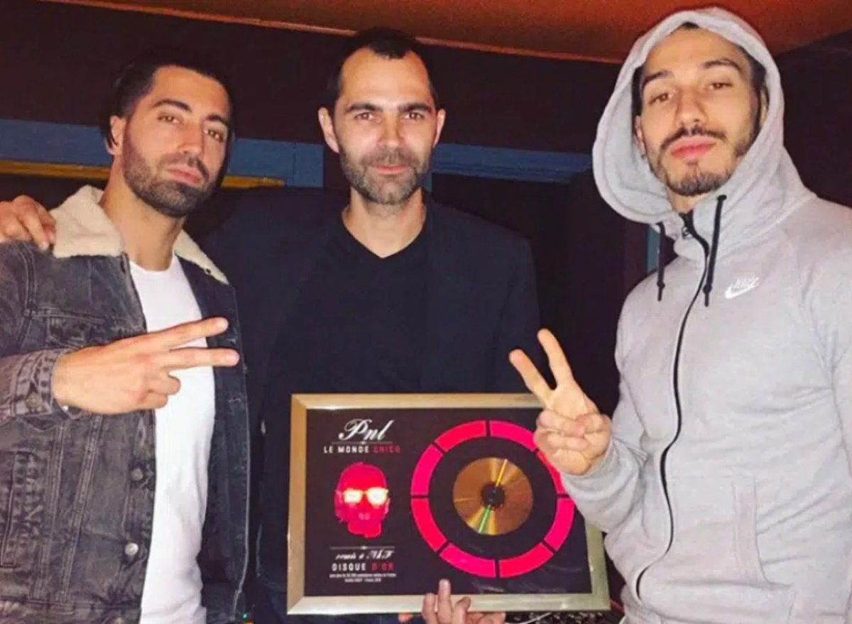 Larcologue's tweet photo. LMC n'est pas leur "meilleur" album si on regarde la prod pure, mais c'est leur plus grand monument.
Un mélange de fierté et de fatigue qui ne se reproduira jamais. Le monde est à eux, mais ils nous ont laissé la clé du hall, le même qui leur manquera ensuite. 

PNL et NKF 💎 https://t.co/88Tp4OPRsO