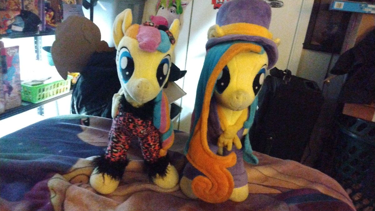 HerbieKick's tweet photo. We just chillin. 
#babscon #mylittlepony #efnw2026. https://t.co/gJFdOG4gfN