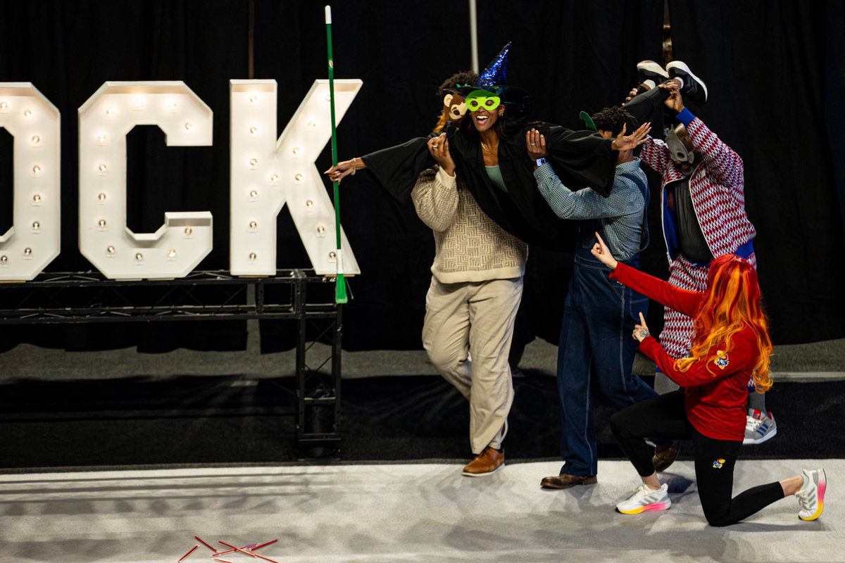 KU LEADS tweet media