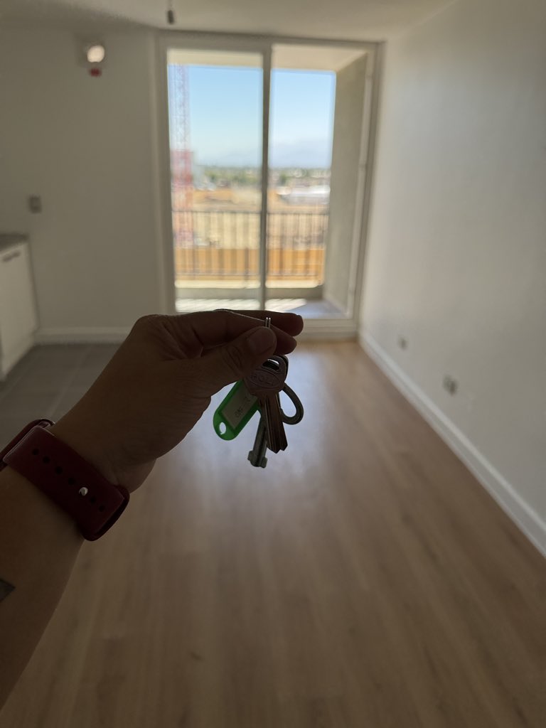 amigos logré la casa propia eeee (not bad for a girl with no talent)