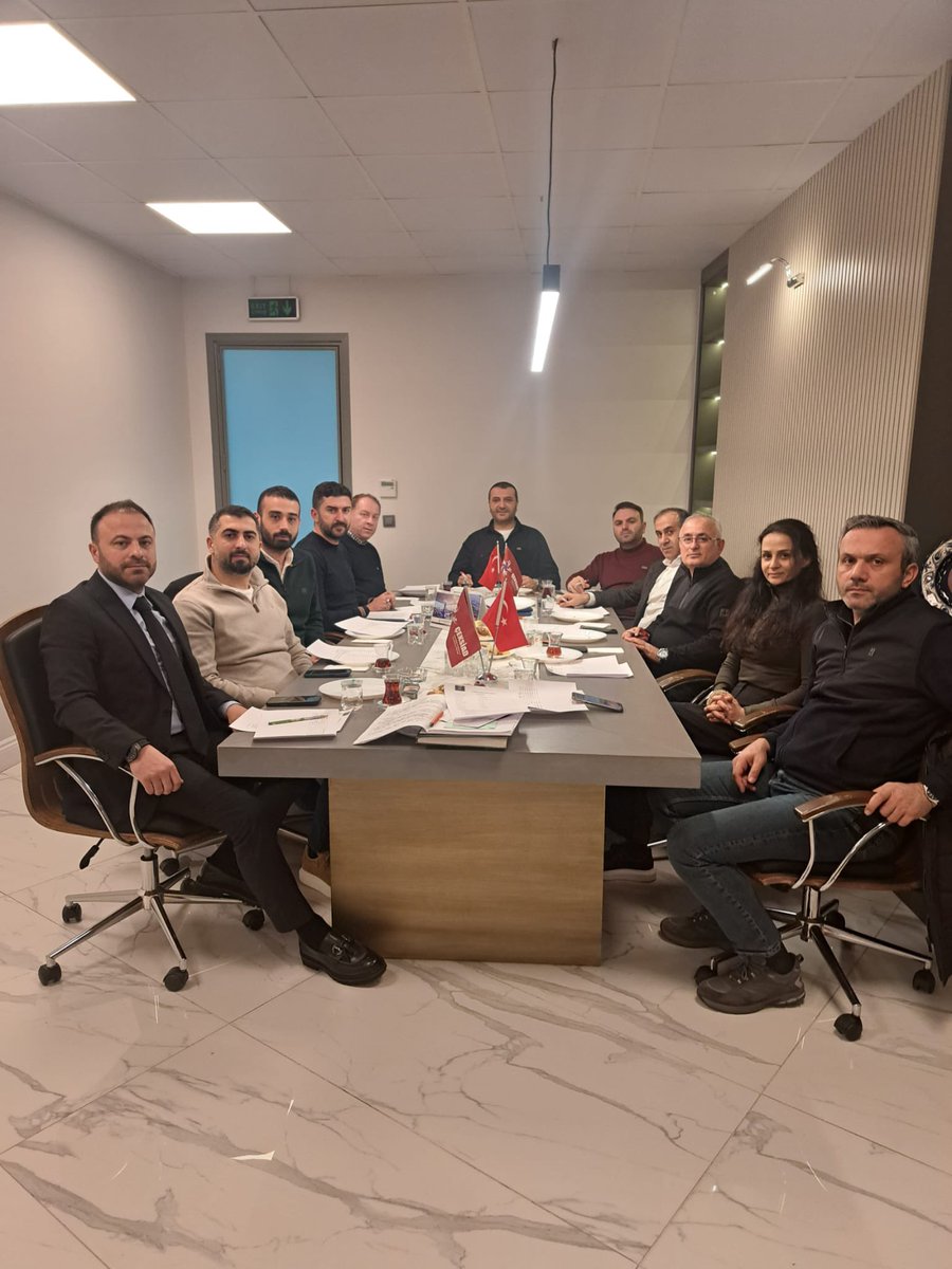 ÇEKSİAD Yönetim Kurulu Toplantısı, yönetim kurulu üyelerinin katılımıyla gerçekleştirilmiştir.