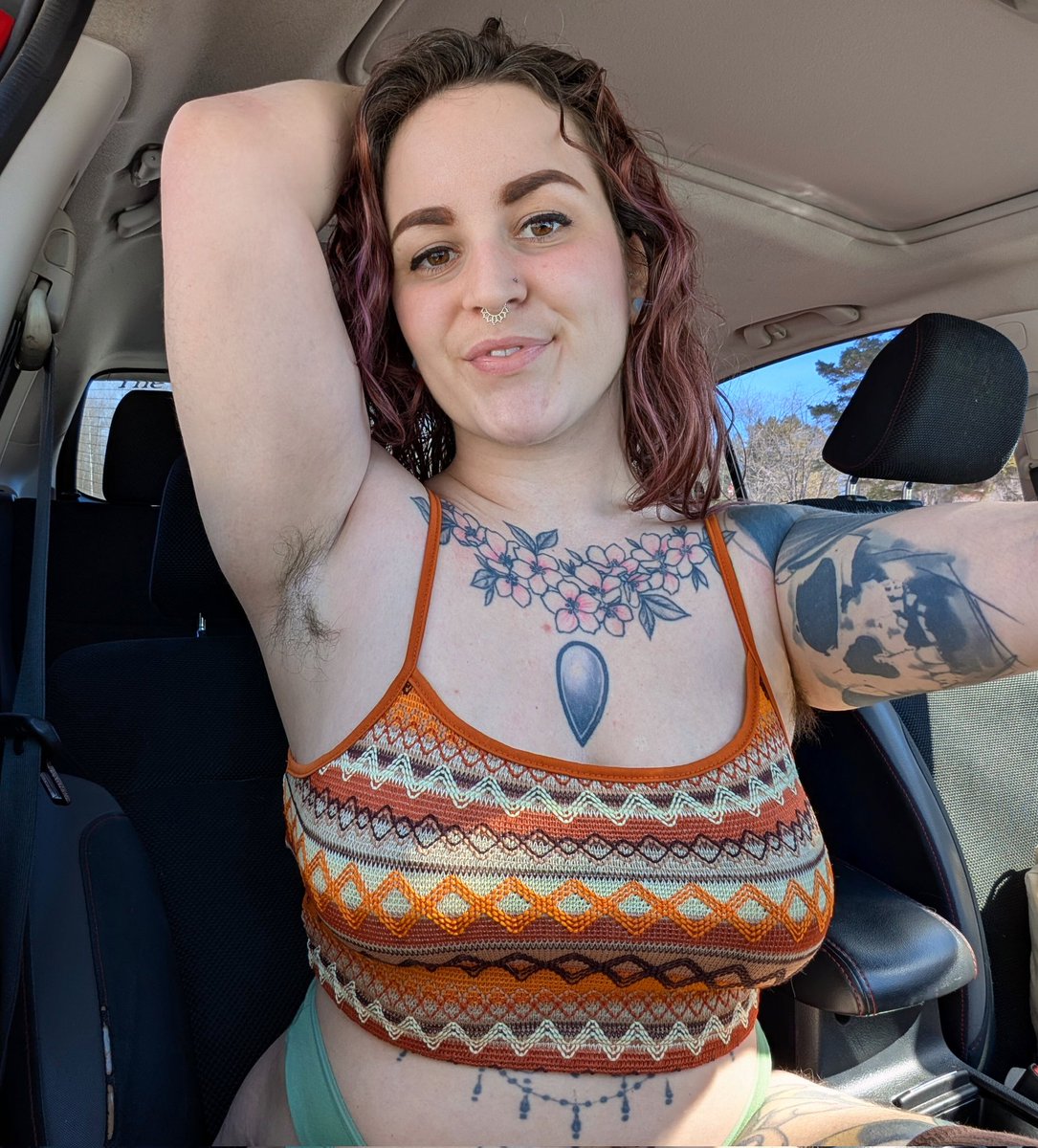 tinytonitv's tweet image. It's been awhile since Ive enjoyed a solid road trip 😤 If we're adventuring what tunes are you blasting?! 🎶