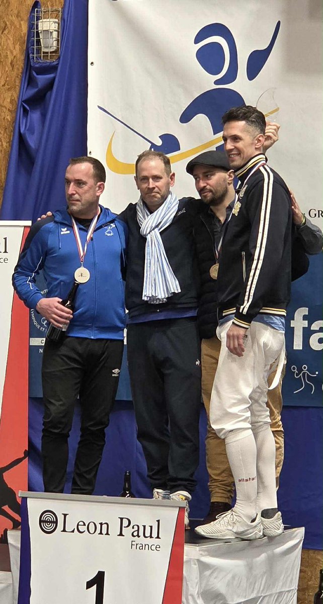 SPWS_weterani's tweet photo. Jeden Polak na planszy we Francji. I od razu medal 🥉 Robert Tecław trzeci w szabli V1 na Pucharze Europy weteranów w Faches-Thumesnil. Więcej: https://t.co/fdSc5lly19 
#fencing #veteranfencing #szermierka #PucharEuropy #SPWS @PZSzerm @SPORT_GOV_PL https://t.co/EkIu9uNPx5