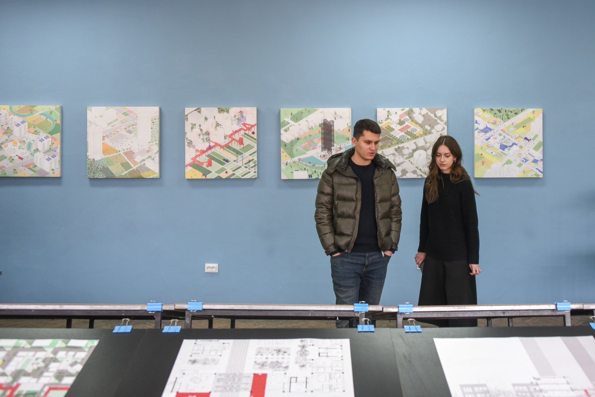 Во тек е 27-мата изложба  на архитектонски студија -ИАС27 на Архитектонскиот факултет -Скопје при Универзитетот „Св. Кирил и Методиј“ во Скопје.

Погледнете ги фотографиите од изложбата на marh.mk
>>> marh.mk/fotografii-od-…