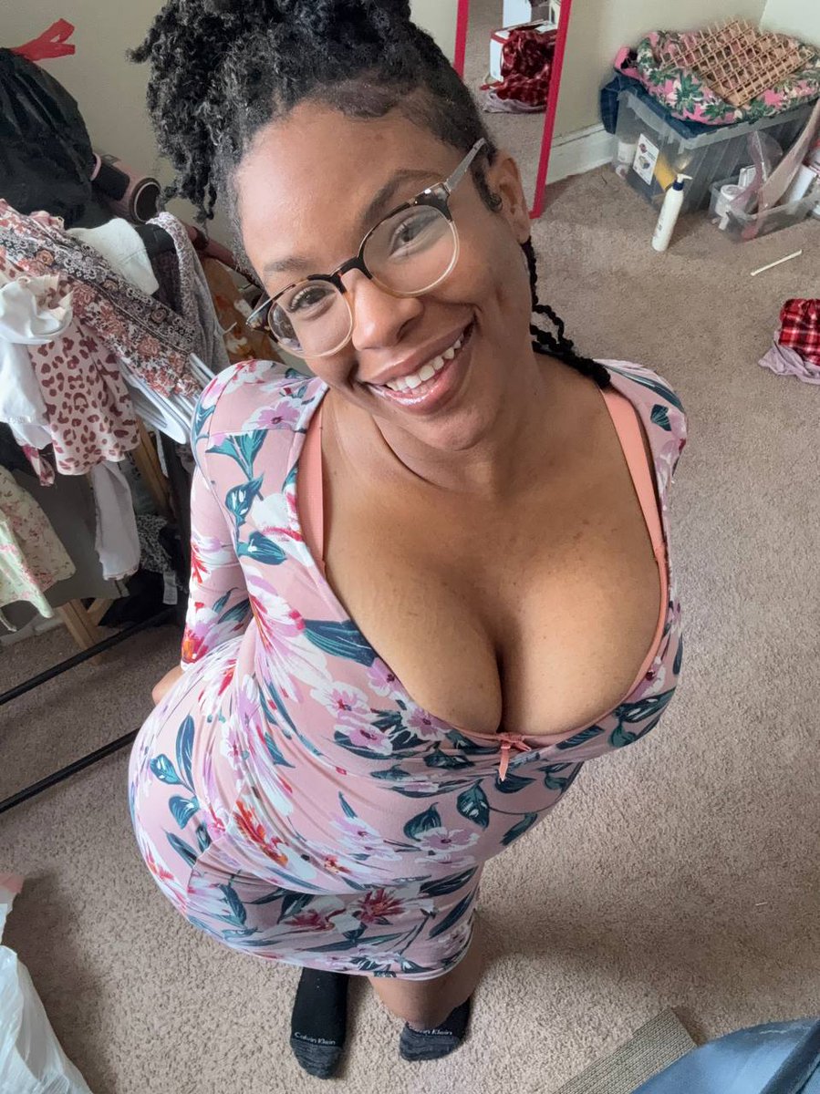 Newcamjessy's tweet photo. Shy 😇 or confident 😈?

I show more here: https://t.co/Lz9qUksmhf
#nsfwcreator #thickgirl #adulttwt https://t.co/5exX8qPMrd