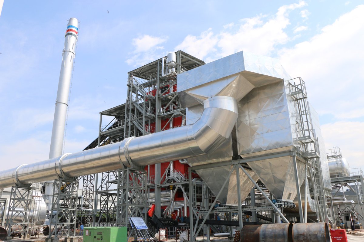 VYNCKE_NV's tweet image. #ThrowbackTuesday to Teluk Intan, 2014✨This plant was the first of its kind on Peninsular Malaysia. It harnesses enough power to cover its own use plus output 9.9MWe to the grid.

#BoilerFacts
🟦Capacity: 55MW
🟥Fuel: Oil palm empty fruit bunches
⬛Output: 58TPH steam

#Vyncke