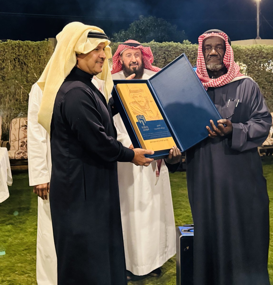 moslm99's tweet photo. تكريم الكابتن / عبدالله الشعيبي لمساهمته بالملتقى https://t.co/ippCUOLgiD
