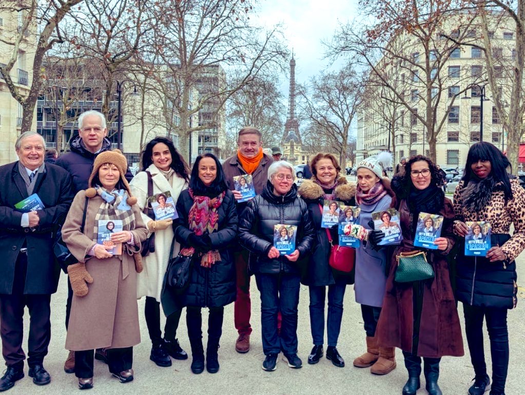 A 2 où en groupe, le soir et le matin, sous la pluie ou le soleil, des échanges passionnés et passionnants, un collectif rassemblé derrière <a href="/datirachida/">Rachida Dati ن</a> autour d’un programme ambitieux pour #ChangerParis !
En mars, dès le premier tour, votons <a href="/PourDati2026/">Dati 2026</a> : 
#ParisVaChanger 🗳️