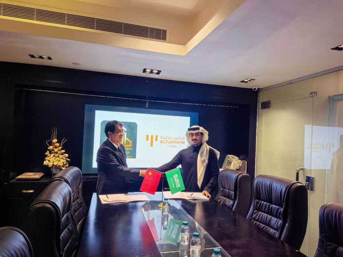 Altukhaymco's tweet photo. تم وبحمد الله توقيع شراكة استراتيجية مع شركة جود ارث لتطوير مشاريع عقارية نوعية، في خطوة تعكس التزامنا بتقديم حلول تطوير متكاملة ترتكز على الجودة والابتكار، وتسهم في تعزيز القيمة الاستثمارية ورفع معايير التطوير في القطاع العقاري https://t.co/k0S1olw9Un