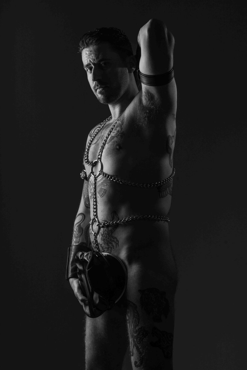 Metal and leather and hot sex is how I spend my nights 😈