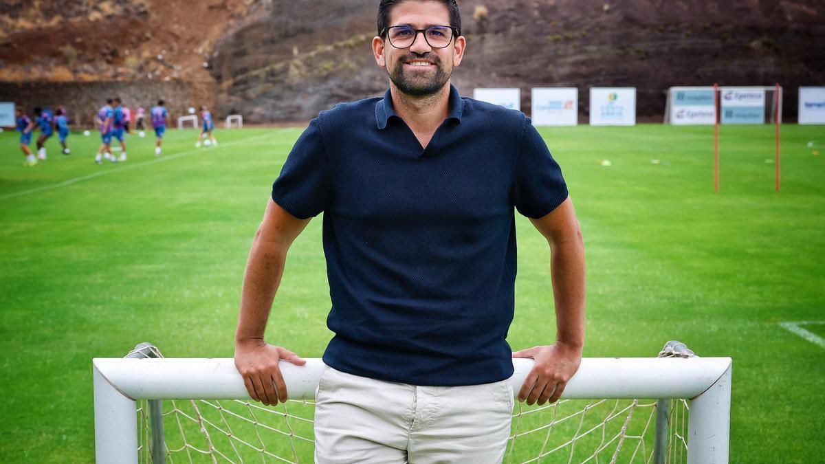 ⚽️ Turno para nuestra sección de fútbol femenino junto a <a href="/TamaBlasco/">Tamara Blasco 🇮🇨</a>.

👋 Saludamos a Jordi Torres, director deportivo del <a href="/CDTFemenino/">Costa Adeje Tenerife</a>.

📻 radiomarcatenerife.com