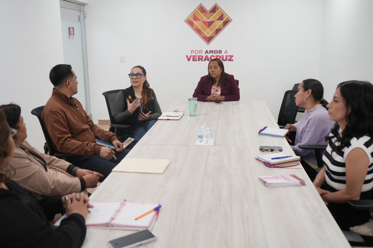 cejumver's tweet photo. Reunión de trabajo con el Instituto Municipal de la Mujer y la Procuraduría de la Defensa del Menor del Ayuntamiento de Jilotepec, para fortalecer acciones conjuntas en favor de mujeres, niñas, niños y adolescentes. 💜

@rocionahle @ahuedricardo 

#CJMParaTodas https://t.co/k94hEqSWew
