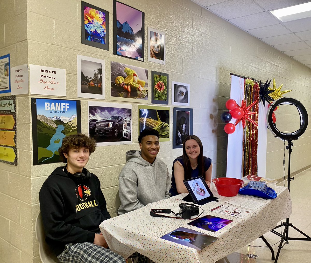 wcsRHS_Art's tweet image. All smiles learning about Digital Art &amp;amp; Design pathway at Ravenwood High! #CTEMonth #ExplorationDay @wcsCCTE
