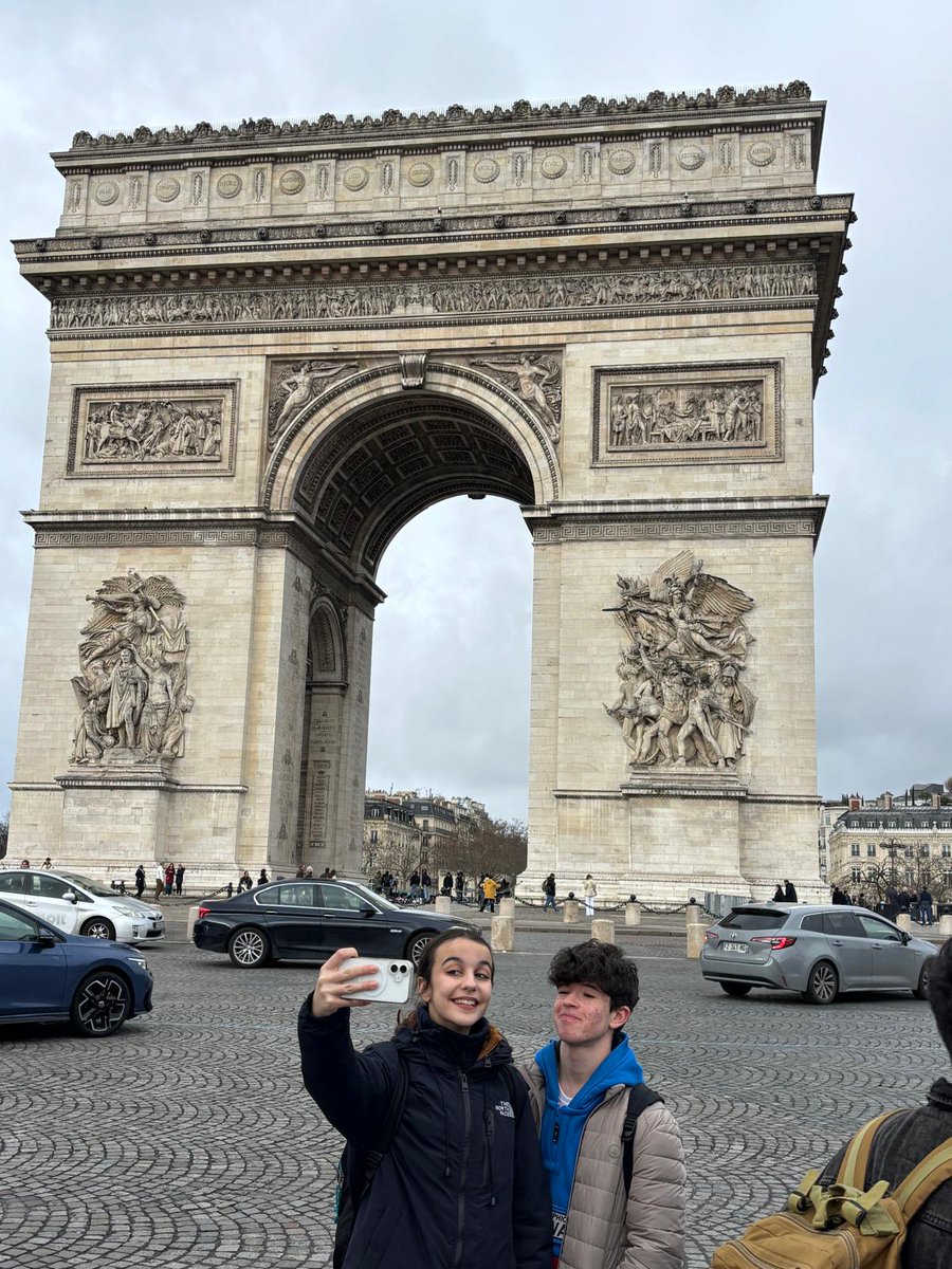 ies_seneca's tweet photo. 🇫🇷✨ Último día en París

Aprovechamos al máximo nuestra última jornada en la ciudad:
🗼 Tour Eiffel
🗿 Arco del Triunfo y  Campos Elíseos
🏛️ Plaza de la Concordia 
⛪️ Montmartre, y Sacré-Cœur
🎨 Place du Tertre

Un cierre perfecto antes de iniciar el regreso a casa 💙🇪🇸🇫🇷🚍 https://t.co/IkQRdVD687