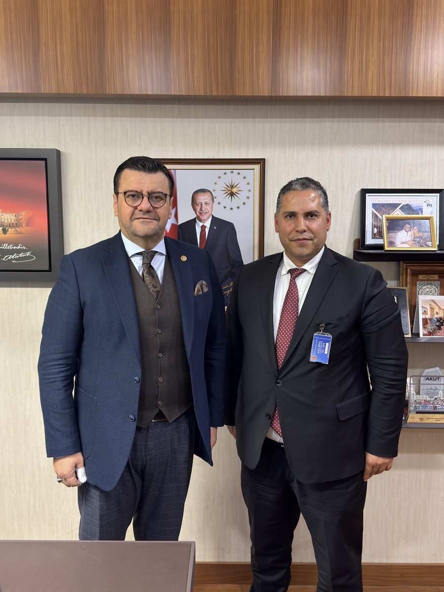 Manisa İl Tarım ve Orman Müdürümüz Sayın Mehmet Karayılan’ı Gazi Meclisimizde ağırladık.

Tarım ve hayvancılık alanında Manisa’mızda yürütülen çalışmalar, üreticilerimizin talepleri ve önümüzdeki döneme ilişkin değerlendirmelerde bulunduk.

Nazik ziyaretleri için kendilerine