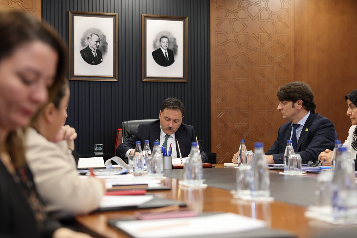 gokmen_cicek_'s tweet photo. Valiliğimiz himayelerinde, Kocasinan Kaymakamlığımızca suça sürüklenen çocukların suçtan uzaklaştırılması ve güvenli bir gelecek inşa edebilmeleri amacıyla yürütülen önleyici ve rehabilite edici çalışmaların yer aldığı yeni bir proje hayata geçirildi.

Bu proje ile çocuklarımızı kendi kaderleri ile baş başa bırakmamak adına büyük bir emek veriliyor.

Bu projede emeği geçen, başta Kocasinan Kaymakamımız Erdoğan Turan Ermiş olmak üzere katkı sunan tüm kurum ve paydaşlara teşekkür ediyorum.