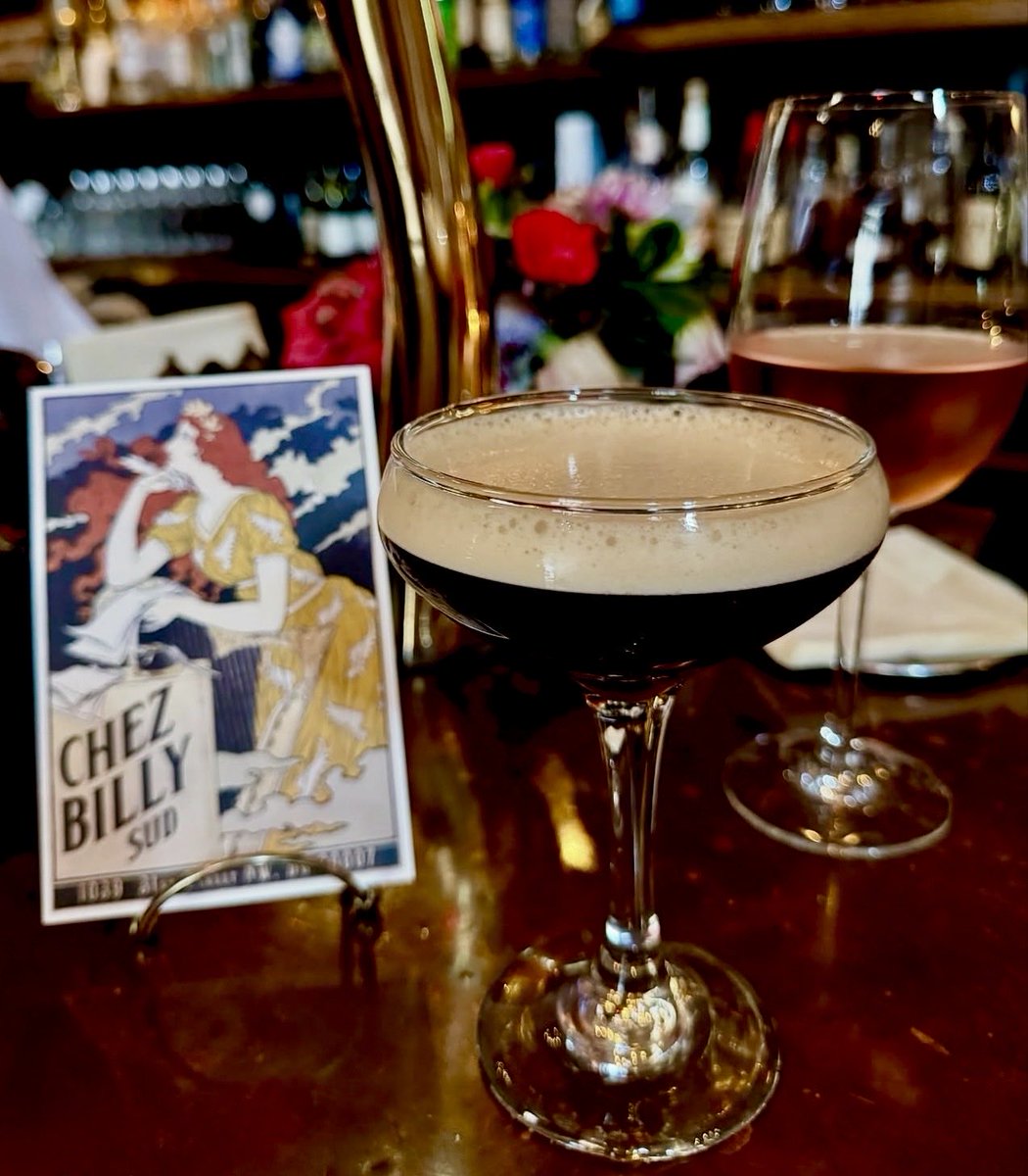 ChezBillySud's tweet photo. @BarredinDC Come for the wine and cozy vibes, but *start* with a cocktail.
We do love a good buzz before dinner. https://t.co/Kr1IZ33N19